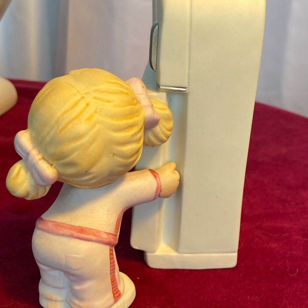 Dear God Kids Figurine - Enesco -“Don’t Look” Porcelain 1982 - Picture 6 of 8